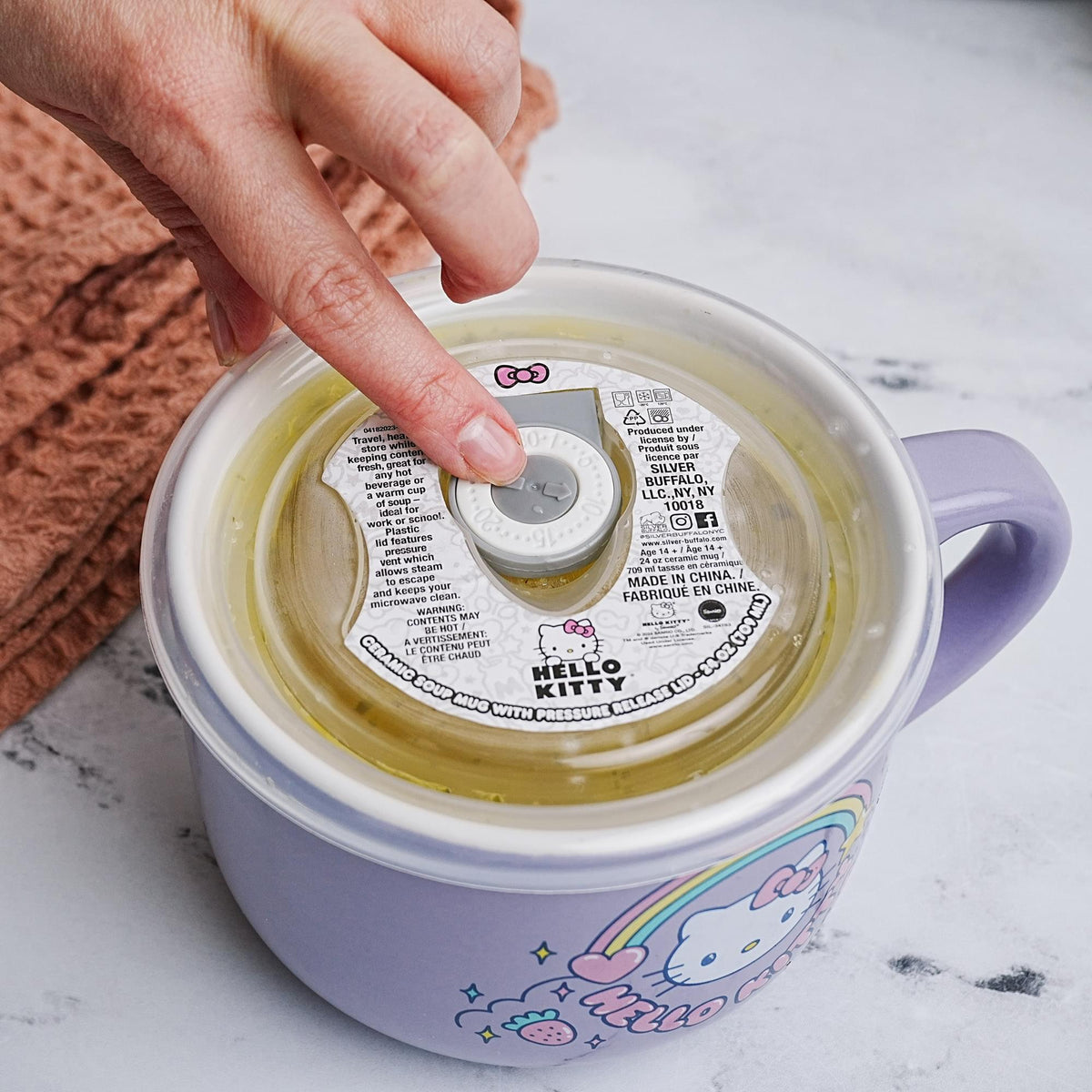 Sanrio Hello Kitty Rainbow 24-Ounce Ceramic Soup Mug With Vented Lid