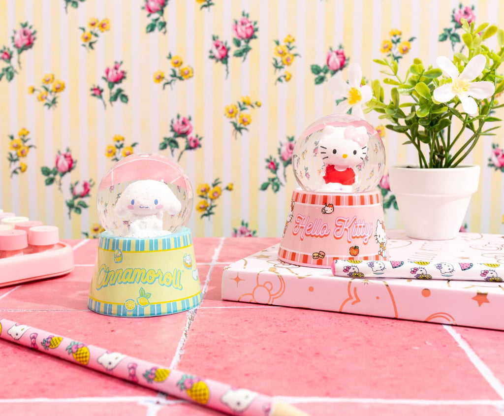 Sanrio Cinnamoroll 3-Inch Mini Light-Up Snow Globe